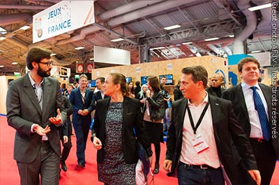 Visite d'Axelle Lemaire sur le stand Jeux made in France
