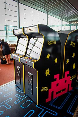 Neo Legend anime l'aéroport Roissy CDG avec du rétrogaming