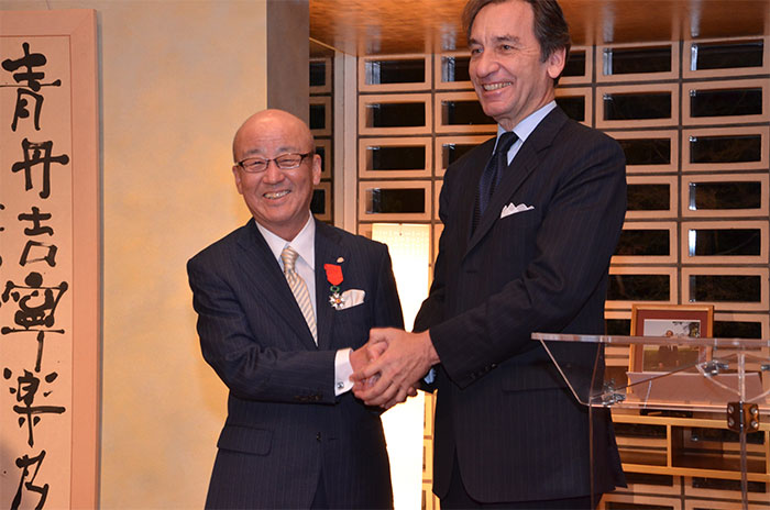 MM. Shukuo Ishikawa et Thierry Dana, ambassadeur de France