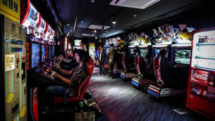 Une salle d'arcade à Tokyo