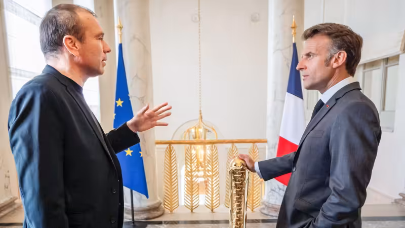  Le président Emmanuel Macron (à droite) et Ralf Reichert, CEO de l'Esports Foundation (à gauche), à l'Élysée à Paris, en France - 19 mai 2026