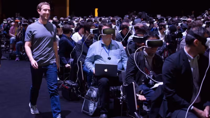 Mark Zuckerberg arrivant sur scène lors du Mobile World Congress 2016. Photographie : Facebook.