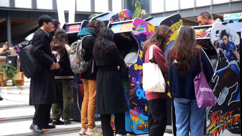 Bornes d'arcade au Play Sorbonne Festival